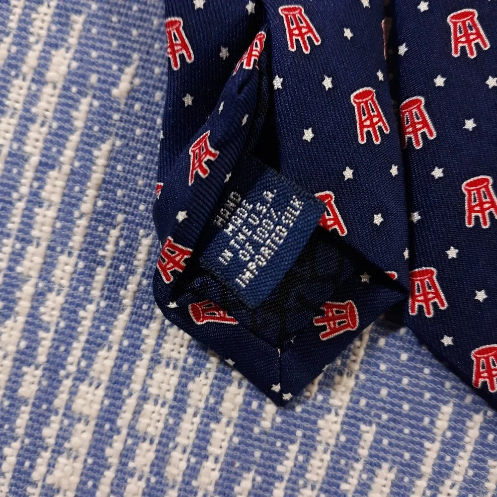 Vineyard Vines Barstool Sports Tie Necktie Silk Blue Made In USA 3-3/8